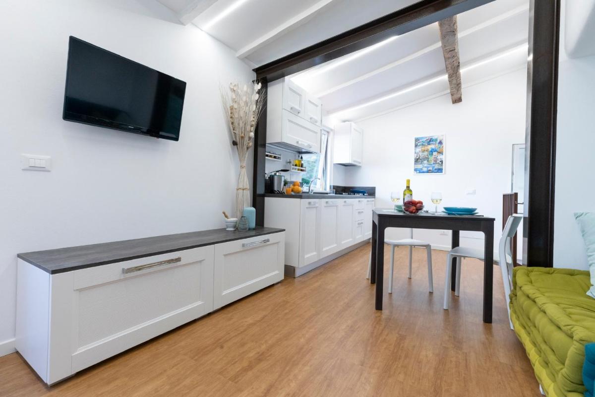 L' Attico GIALLO ORO di Giulia - Housity