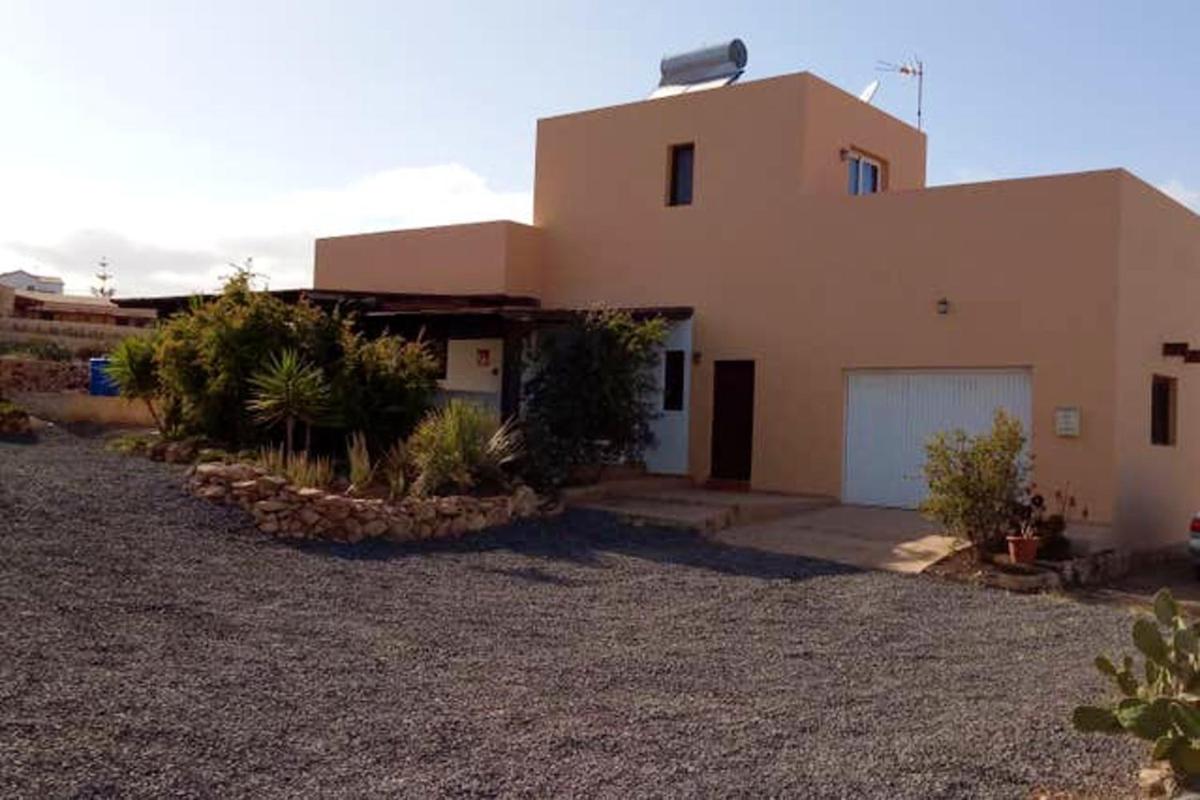 One bedroom house with garden at Triquivijate - Housity