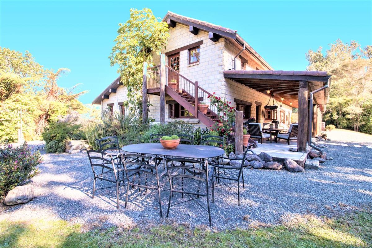 Villa Casa Maria Luxury Farmhouse - Housity