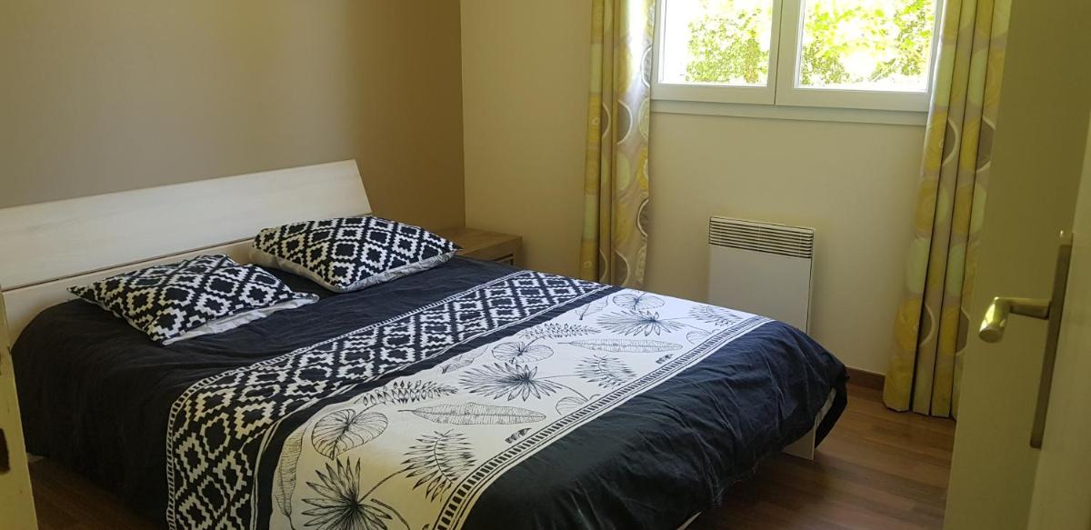 COTTAGE privé avec TERRASSE et PISCINE - bord de LAC & FORÊT - Housity