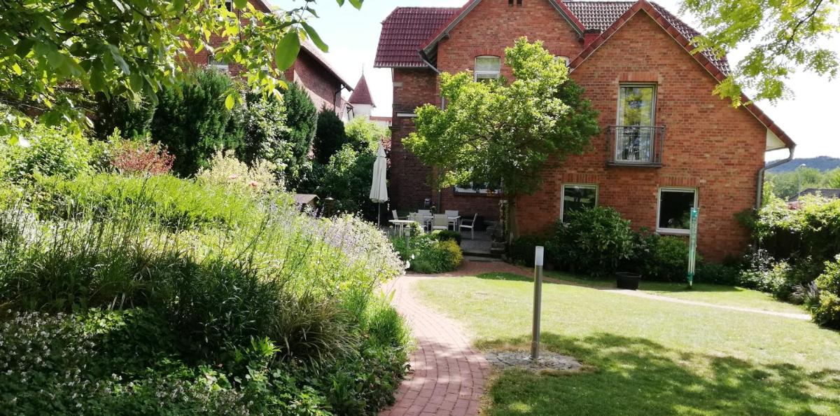 Reinecke Fuchs - Housity