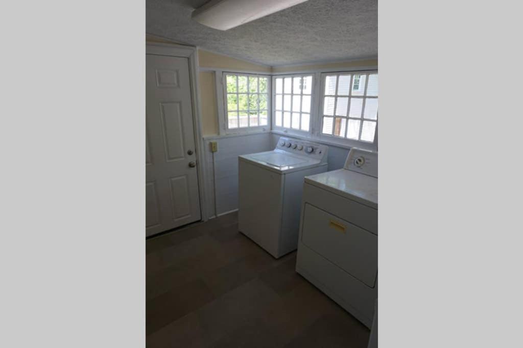 Renovated 1928 bungalow on a former asylum campus - Housity