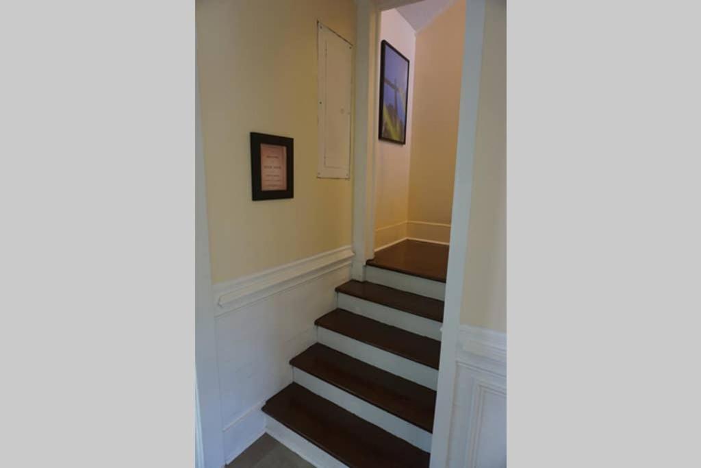 Renovated 1928 bungalow on a former asylum campus - Housity