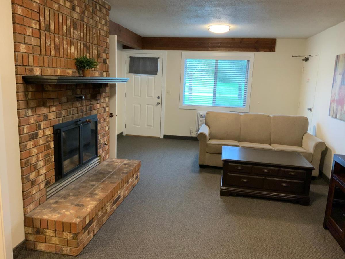 Rockerville Lodge & Cabins - Housity