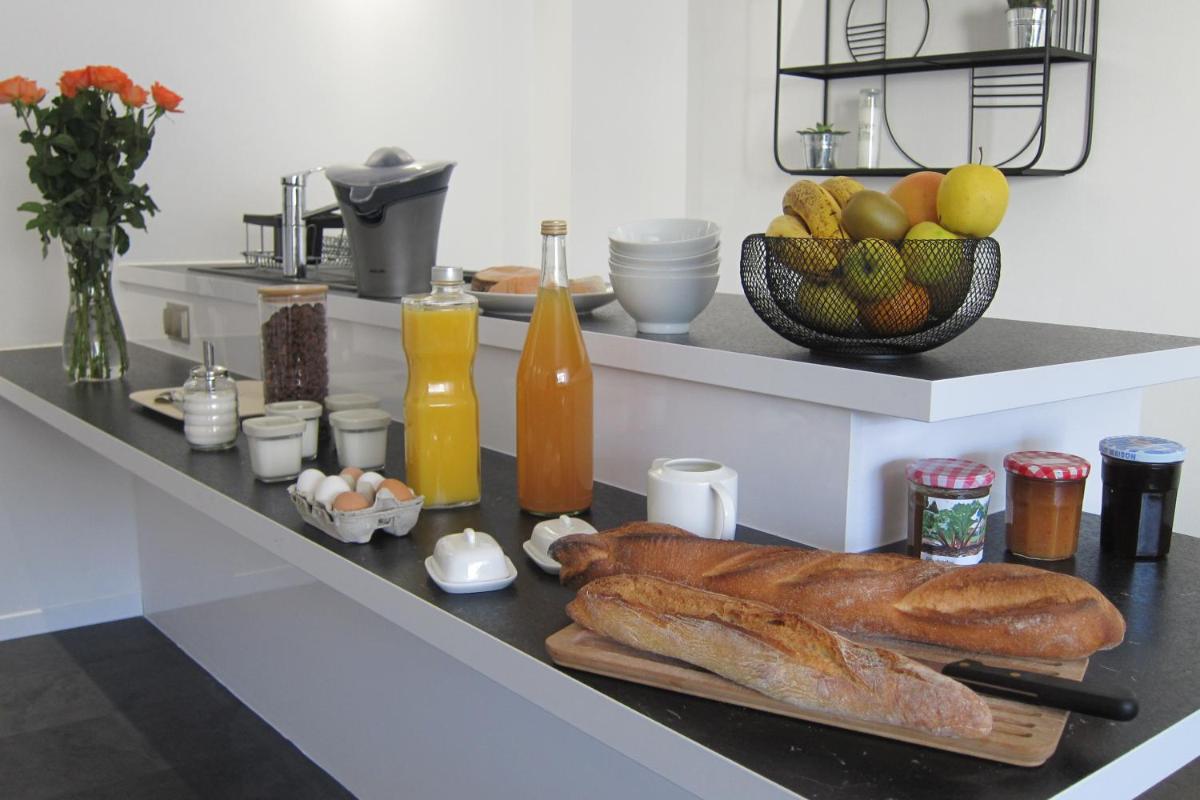 La Belle Jaune- bed and breakfast - Housity