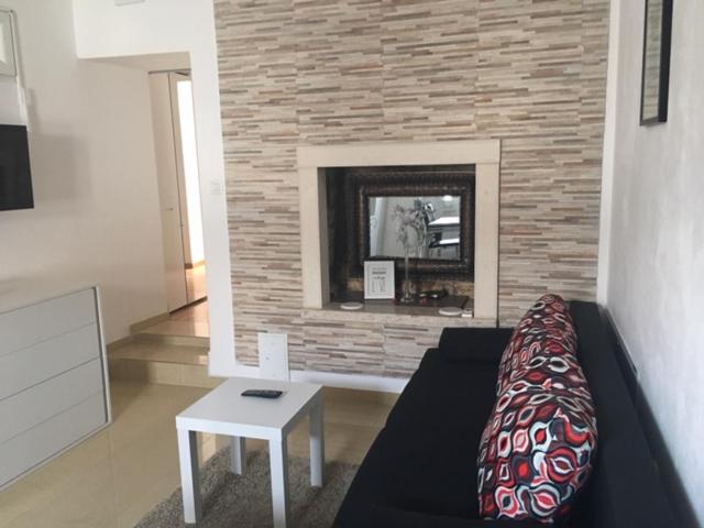 Apartments Eni & Dani - Housity