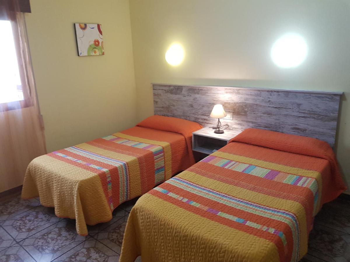 Hostal Virgen Del Rocío - Housity