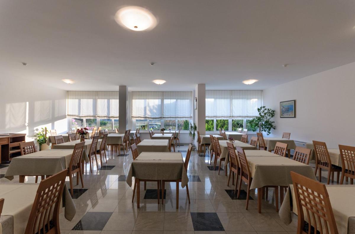 Hotel Epario - Housity