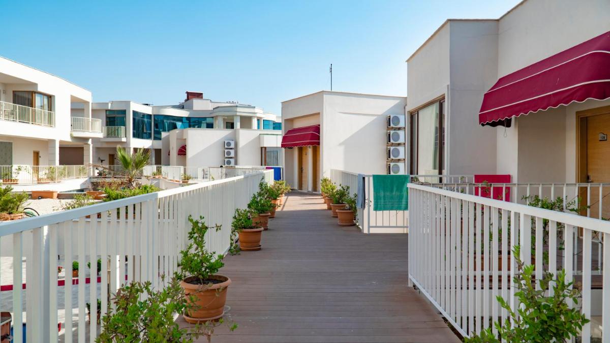 Ladies Beach Suite Hotel - Housity