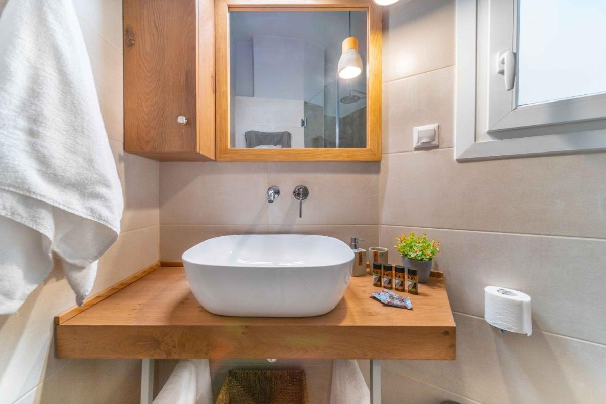 Suites 05-06 - Smart Cozy Suites - Large 2 bedroom, near Athens and metro - Housity