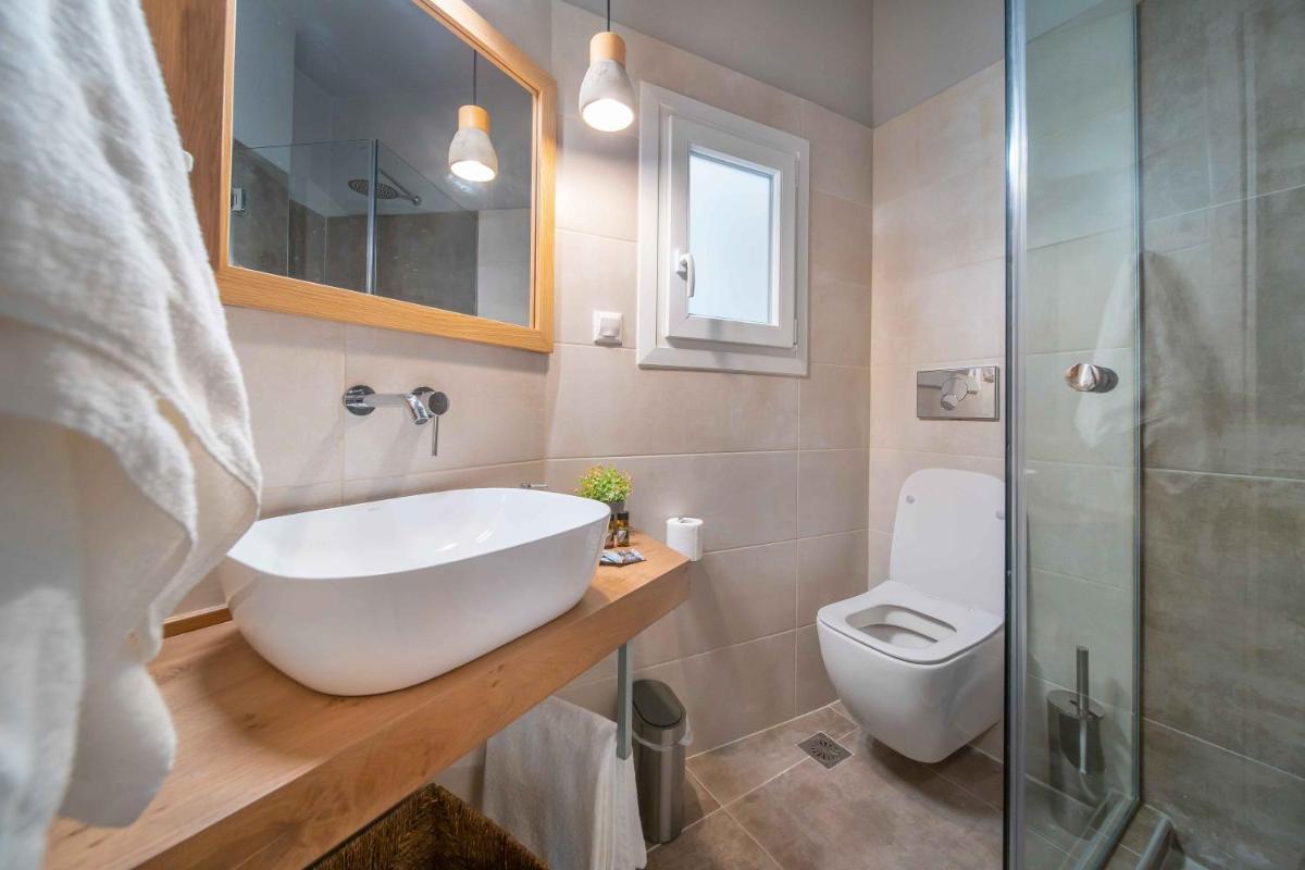 Suites 05-06 - Smart Cozy Suites - Large 2 bedroom, near Athens and metro - Housity