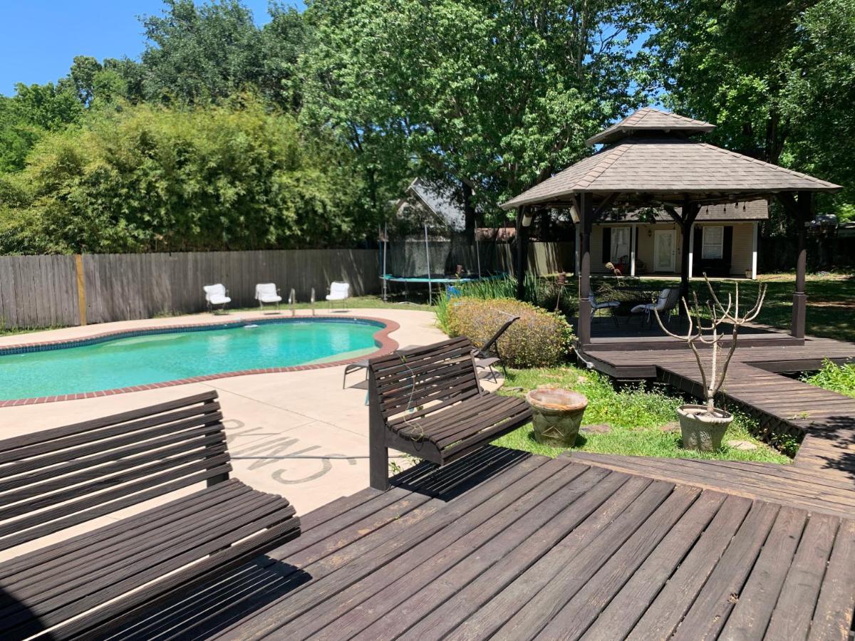 Backyard Cottage - Housity
