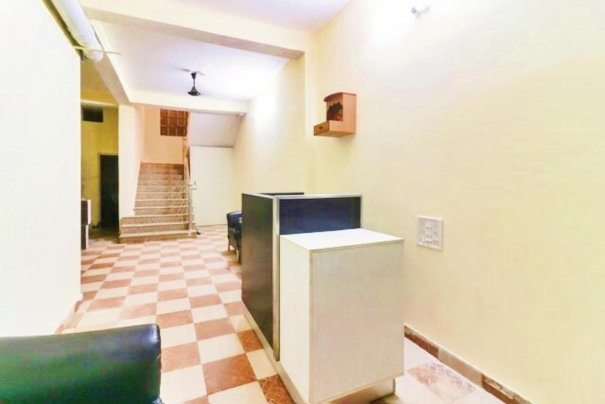 Hotel Station View Mughalsarai by ShriGo Hotels - Housity