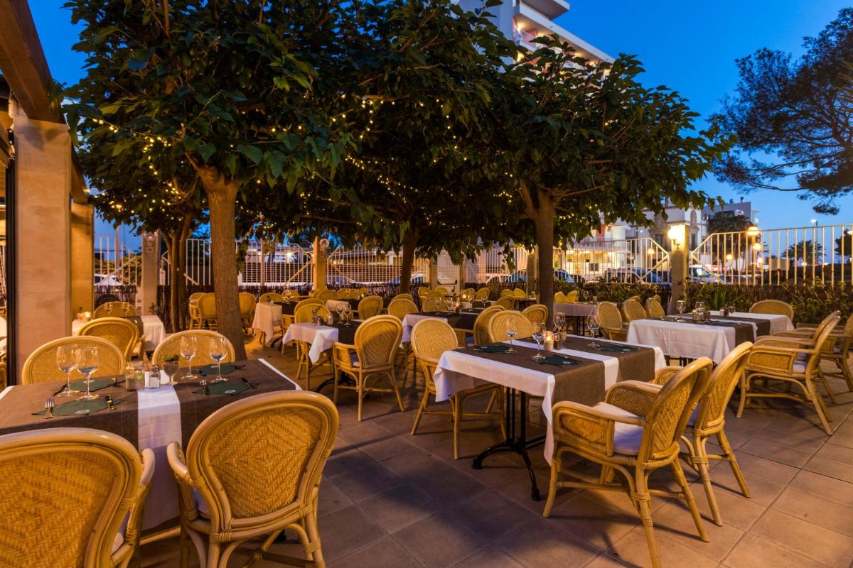 Un restaurante o sitio para comer en Houm Plaza Son Rigo