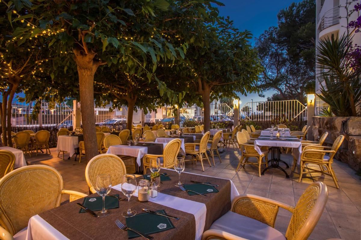 Un restaurante o sitio para comer en Houm Plaza Son Rigo