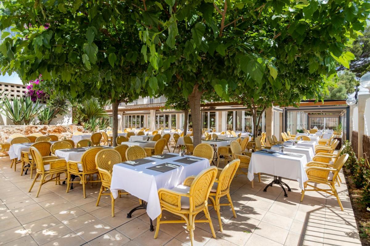 Un restaurante o sitio para comer en Houm Plaza Son Rigo
