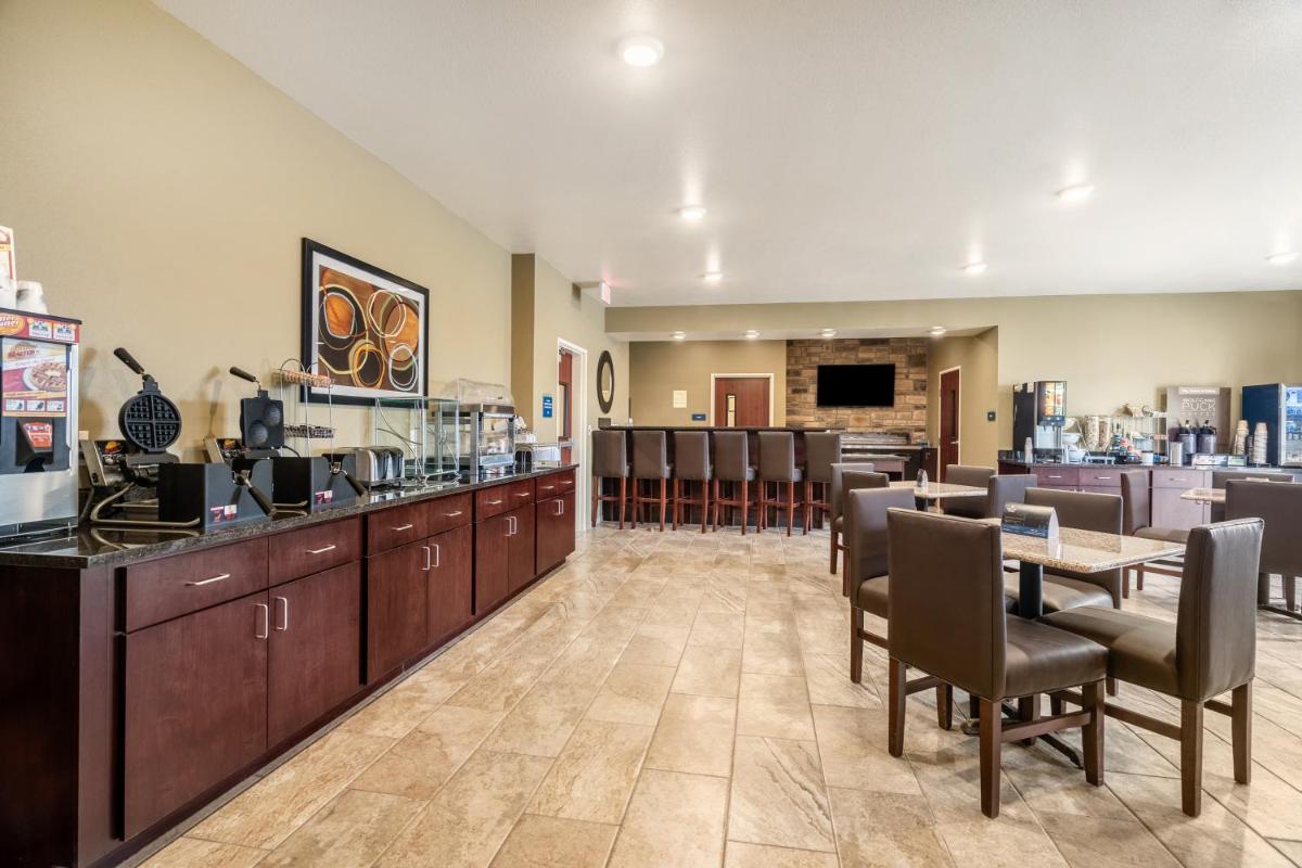 Cobblestone Hotel & Suites - Newport - Housity