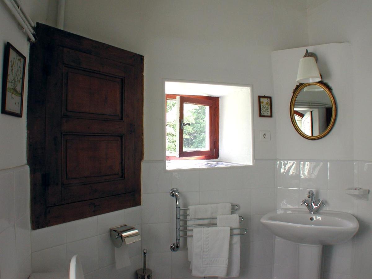 Salle de bains dans l'établissement Hotel Logis - Chateau de Beauregard