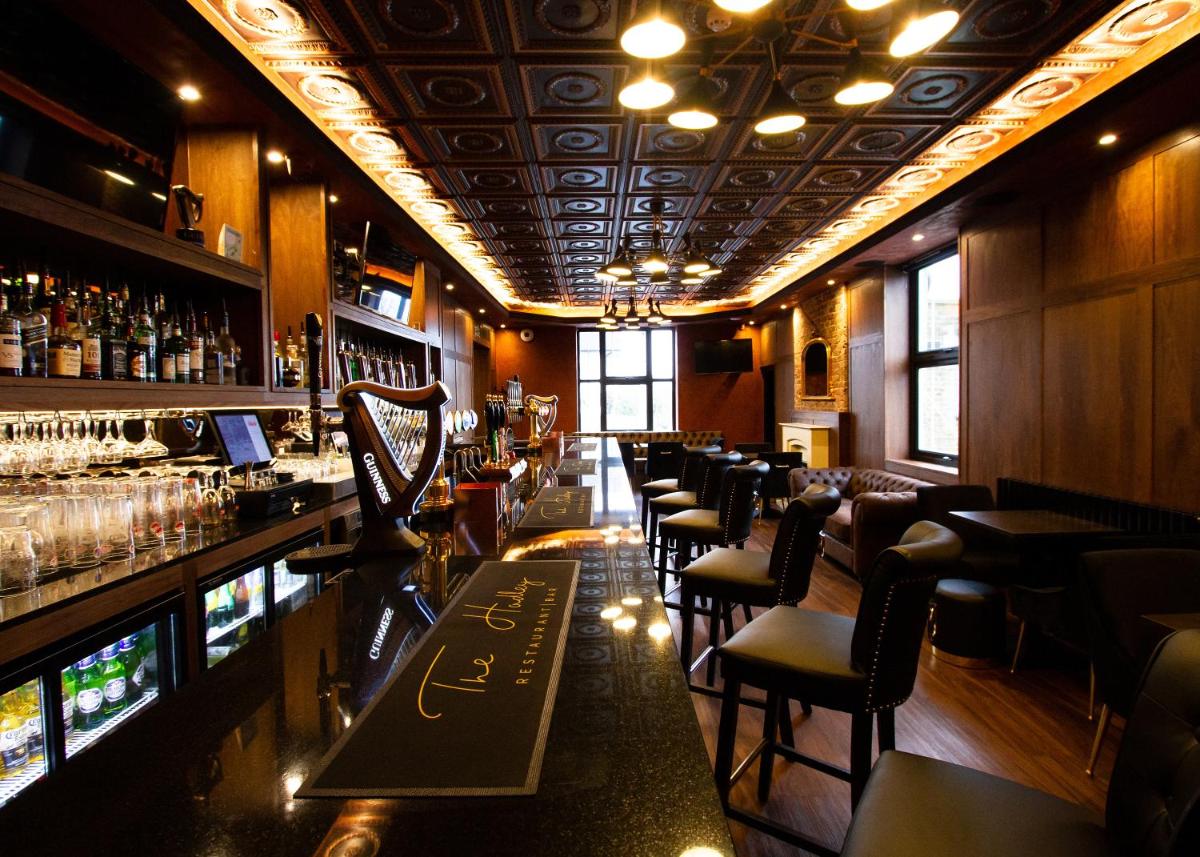 The Hadley Hotel - Housity