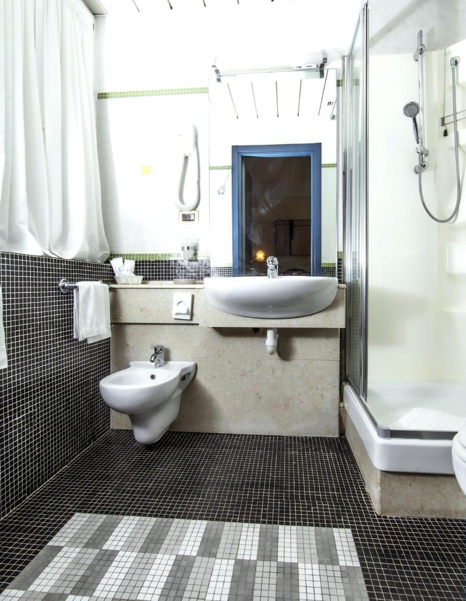 Hotel Della Baia - Housity