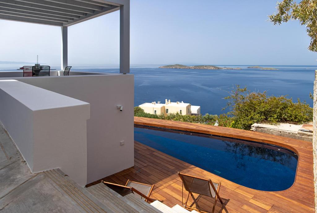 Blue Frames Summer House - Housity