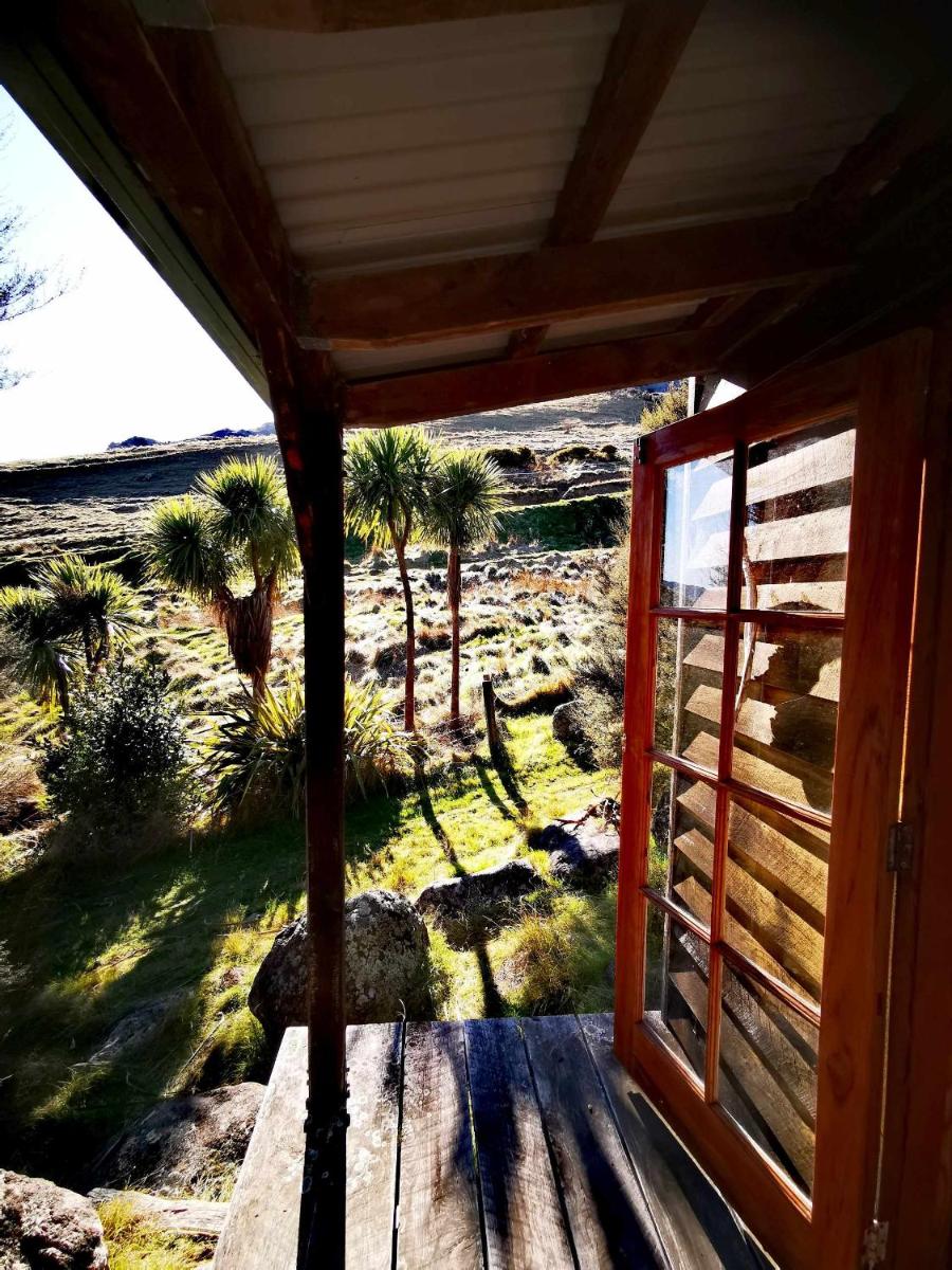 Manaaki Mai, Rustic Retreat Bush Cabin - Housity