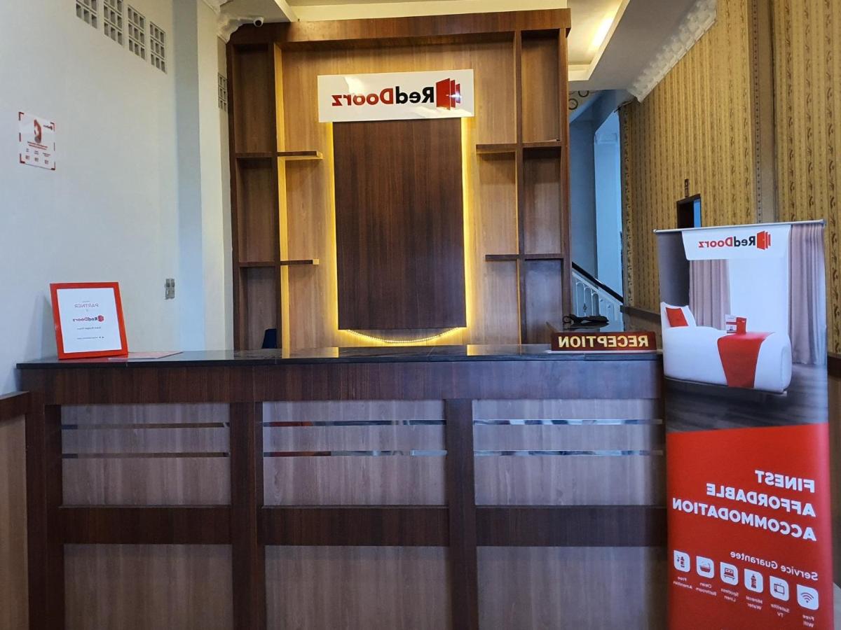 RedDoorz near CitraLand Gama City Medan - Housity