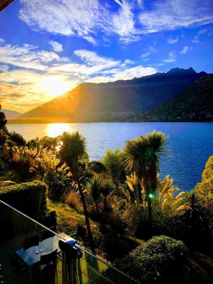 Luxury Lakeside Studio - Housity