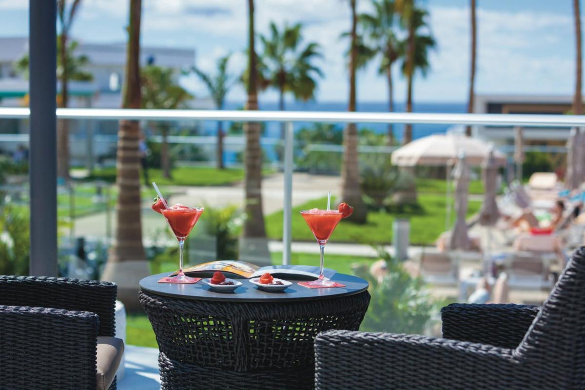 Jardín al aire libre en Hotel Riu Arecas - Adults Only