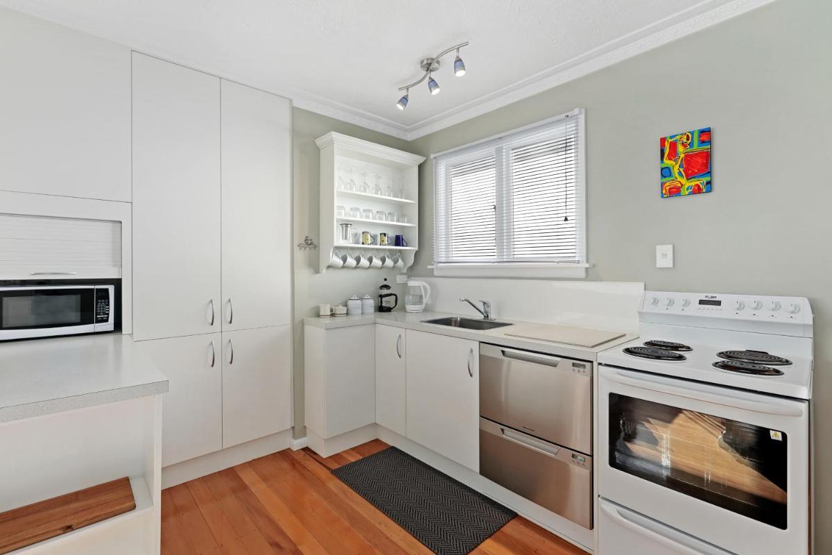 Coastal City Retreat - New Brighton Accommodation - Housity