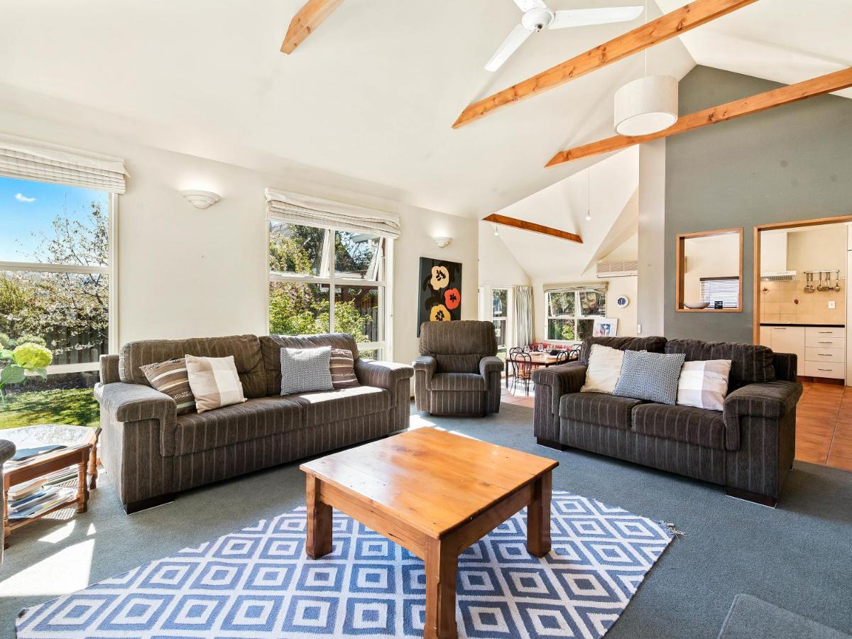 Charming on Cherry - Wanaka Holiday Home - Housity