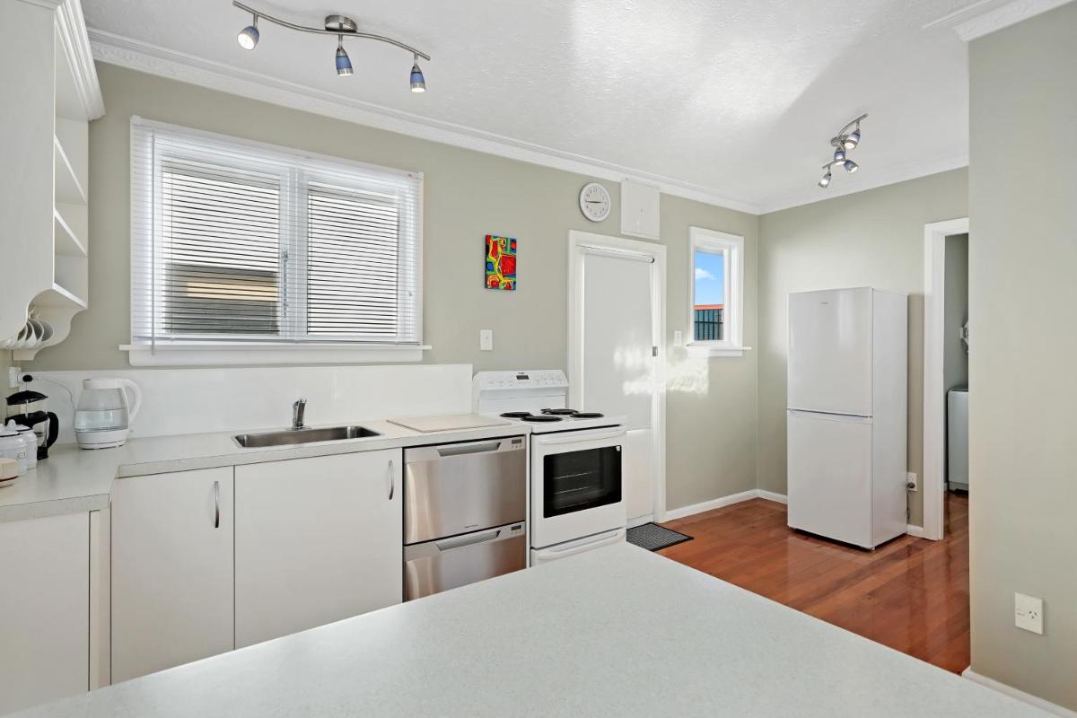 Coastal City Retreat - New Brighton Accommodation - Housity