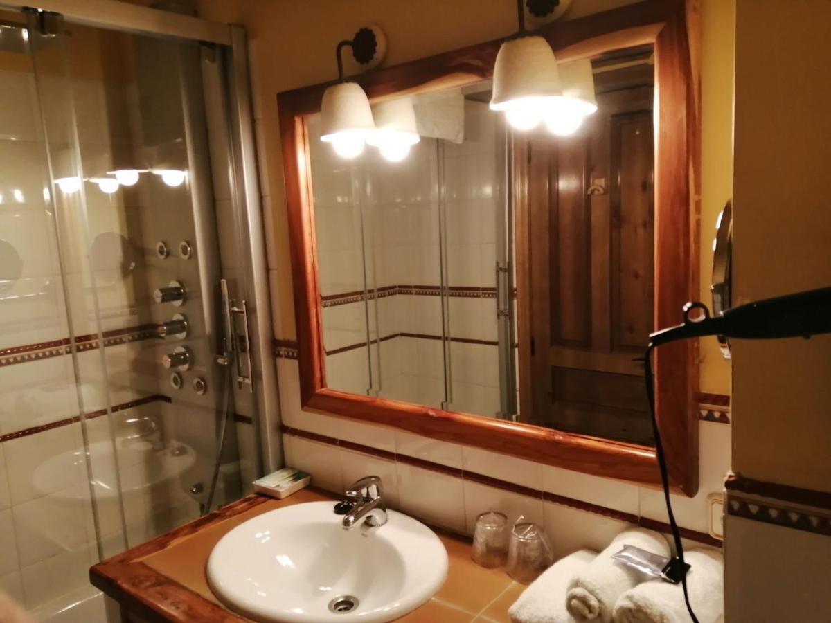 Un baño de Hotel Rural & SPA Puente del Duratón