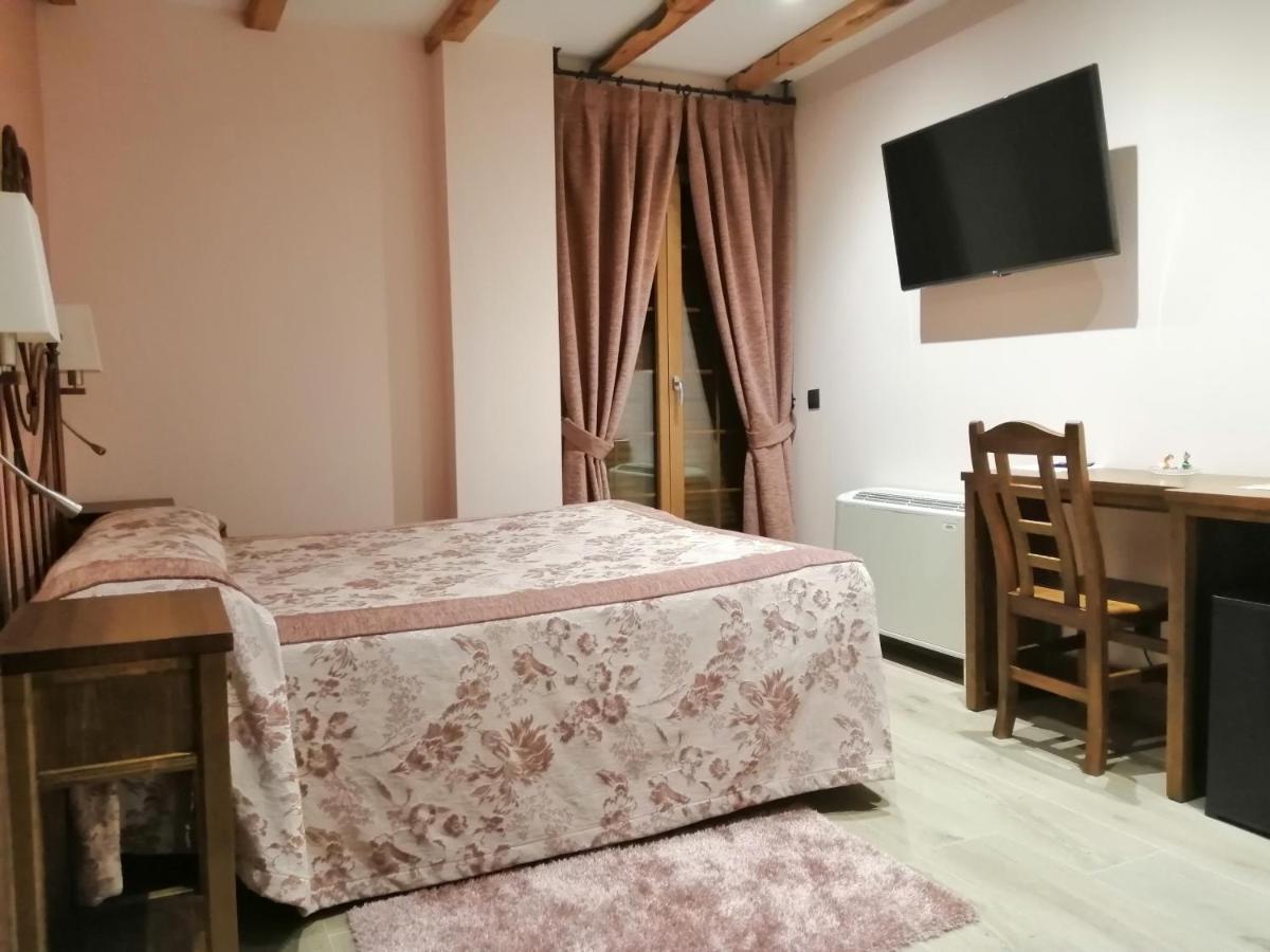 Cama o camas de una habitación en Hotel Rural & SPA Puente del Duratón