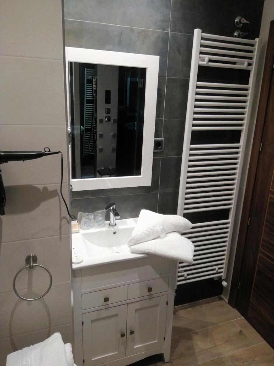 Un baño de Hotel Rural & SPA Puente del Duratón