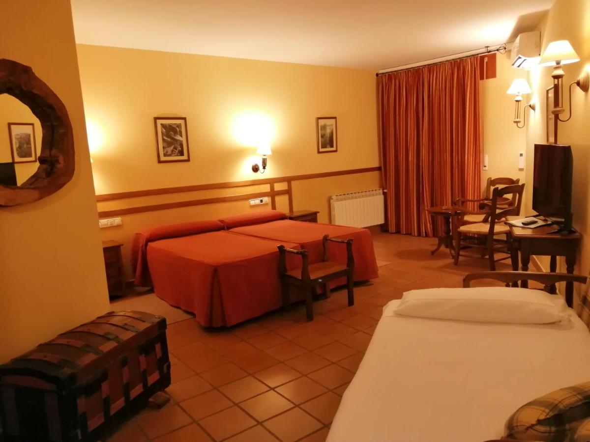 Cama o camas de una habitación en Hotel Rural & SPA Puente del Duratón