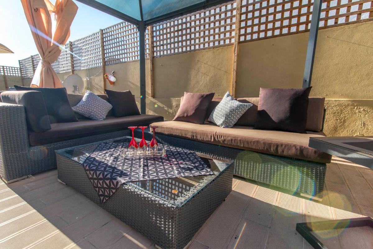 Charming town house just 500m from the marina and its well known typical market - Housity