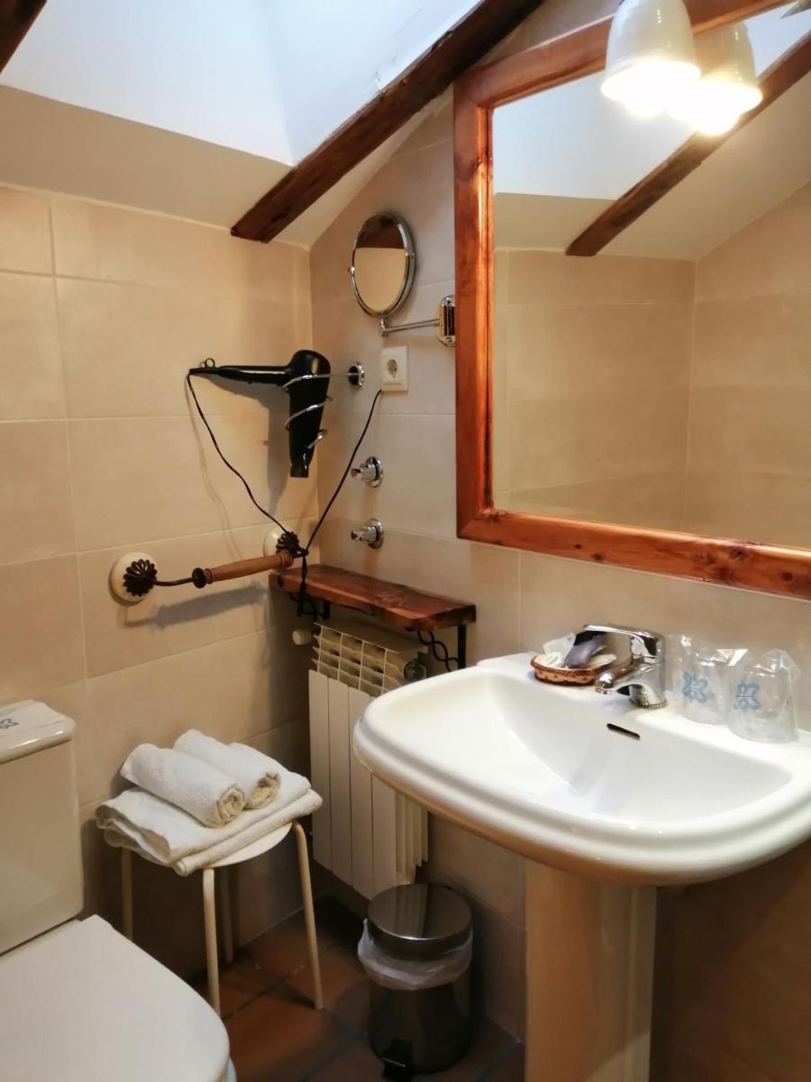 Un baño de Hotel Rural & SPA Puente del Duratón