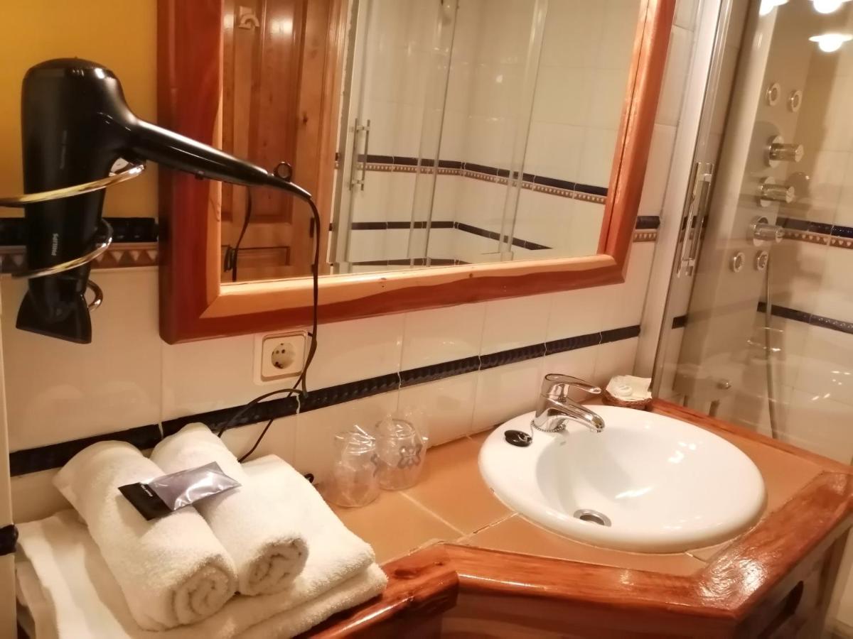 Un baño de Hotel Rural & SPA Puente del Duratón