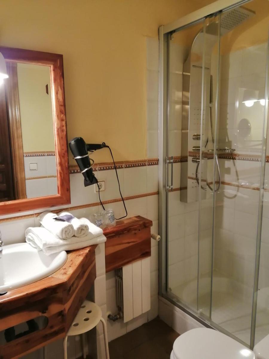 Un baño de Hotel Rural & SPA Puente del Duratón