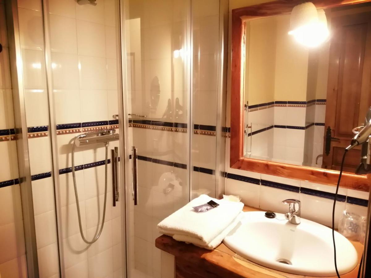 Un baño de Hotel Rural & SPA Puente del Duratón