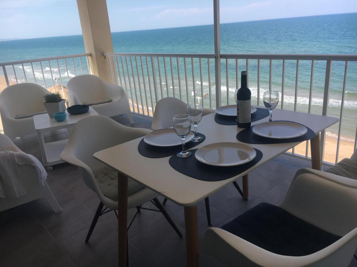 Apartamento primera línea de playa - Housity