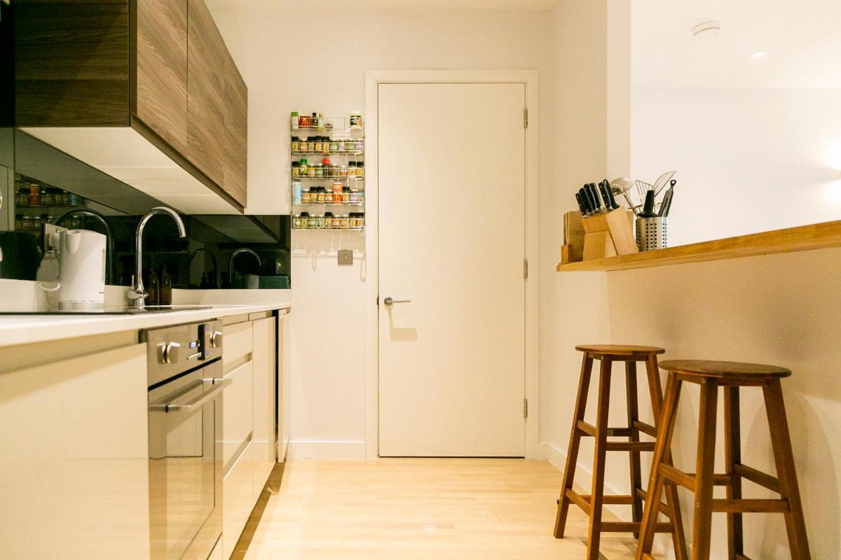 Modern and bright two story apartment - Super central location. - Housity