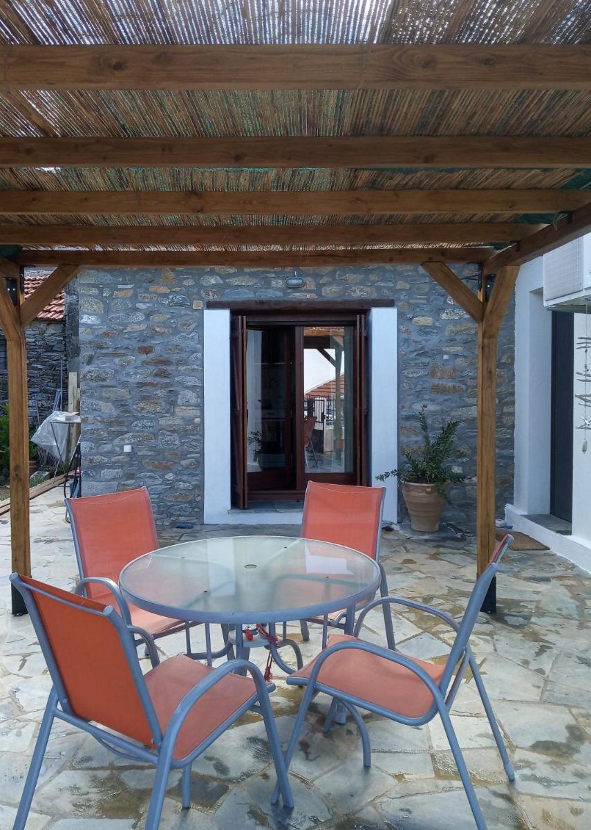 Avra House in Argalasti - Housity