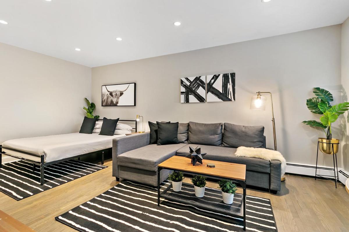 Best Studio Apt in Chicago close to Boystown - Oakdale 514 & 413 rep - Housity