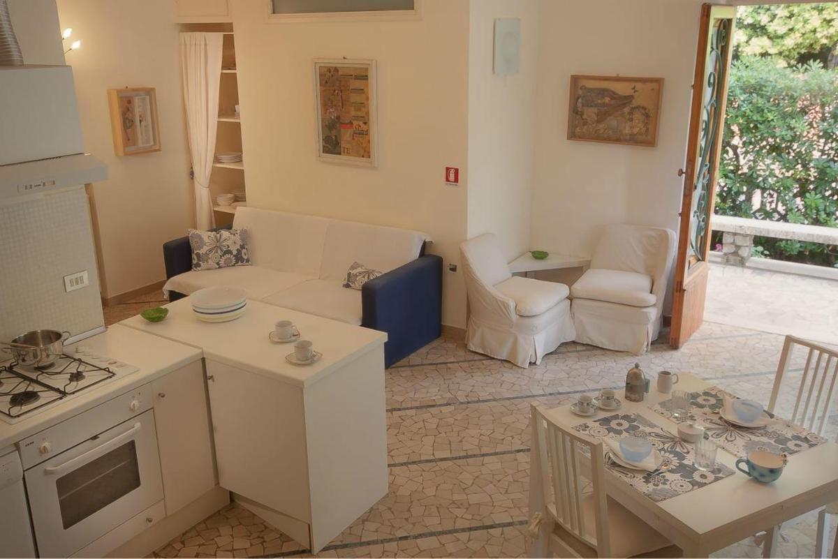 House in Marina di Pietrasanta with large garden 300 meters from the sea - Housity