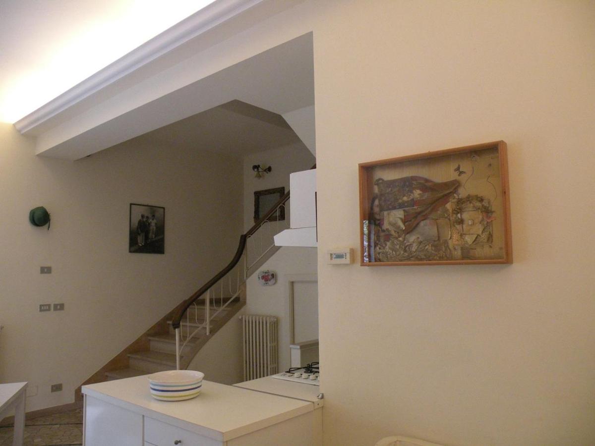 House in Marina di Pietrasanta with large garden 300 meters from the sea - Housity
