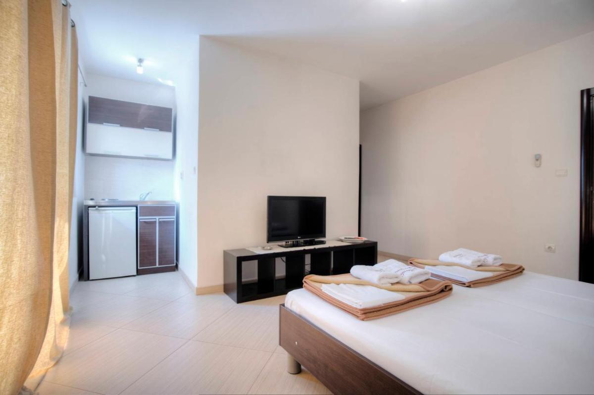 Mandir apartments - Center - Hizvo