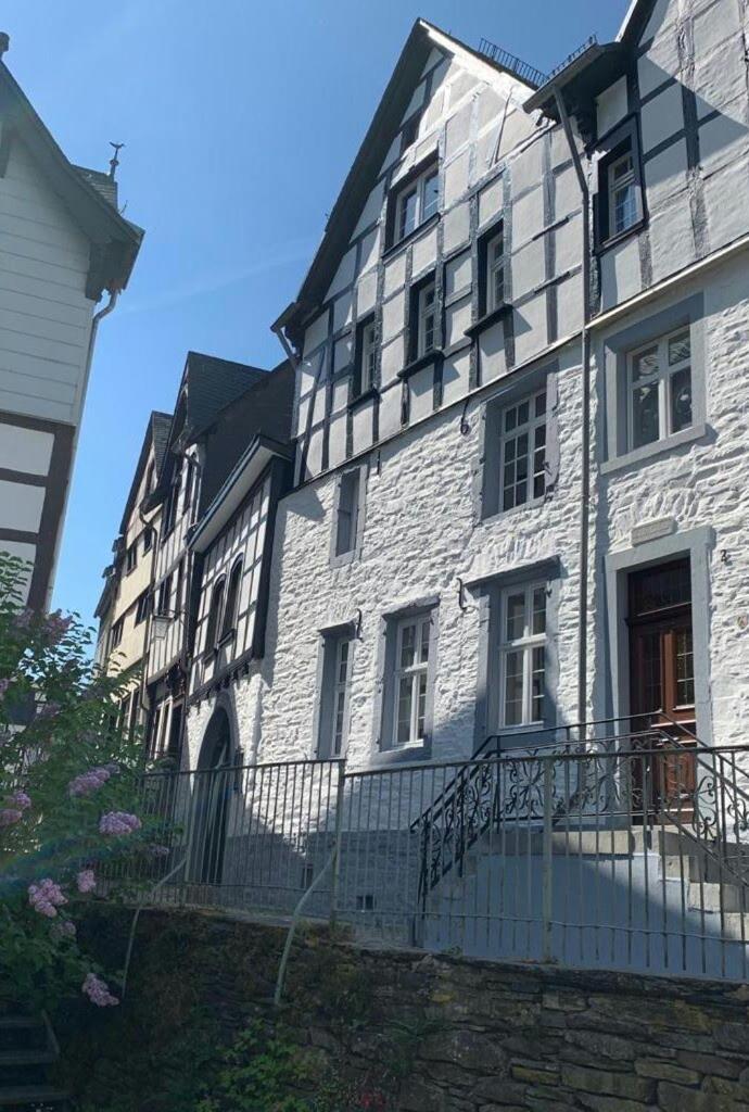 Manoir -1654- historisch schlafen in Monschaus Altstadt - Housity