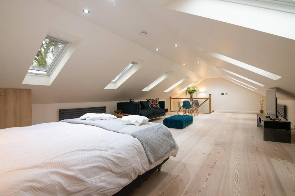 Luxury Coach house next to woodland in Knutsford - Housity